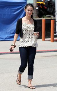 Jessica Lowndes feet photo thumbnail