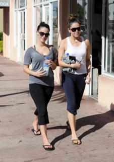 Jessica Lowndes feet photo thumbnail