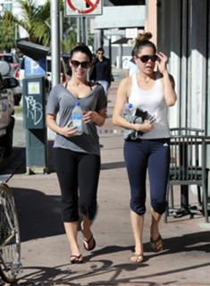 Jessica Lowndes feet photo thumbnail