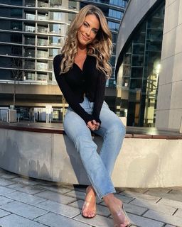 Jessica Lowndes feet photo thumbnail