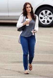Jessica Lowndes feet photo thumbnail