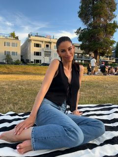 Jessica Lowndes feet photo thumbnail