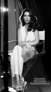 Jessica Lowndes feet photo thumbnail