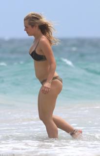 Jessica Marais feet photo 8
