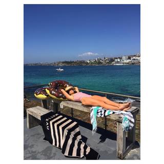 Jessica McNamee feet photo thumbnail