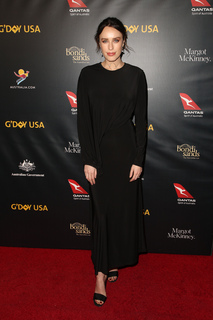 Jessica McNamee feet photo thumbnail