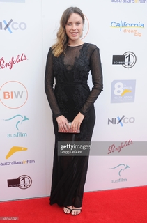 Jessica McNamee feet photo thumbnail