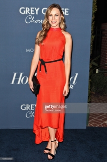 Jessica McNamee feet photo thumbnail