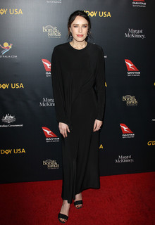 Jessica McNamee feet photo thumbnail