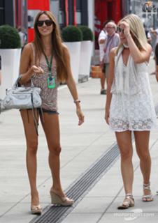 Jessica Michibata feet photo thumbnail