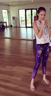 Jessica Michibata feet photo thumbnail