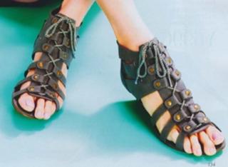 Jessica Michibata feet photo thumbnail