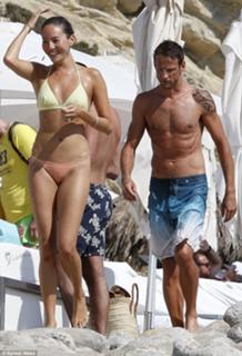 Jessica Michibata feet photo thumbnail