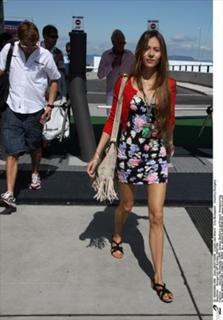 Jessica Michibata feet photo thumbnail