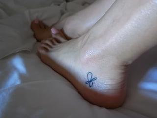 Jessica Michibata feet photo thumbnail
