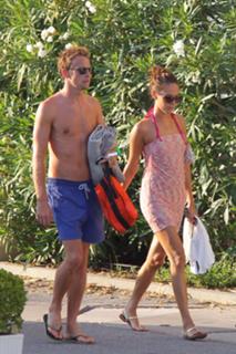 Jessica Michibata feet photo thumbnail