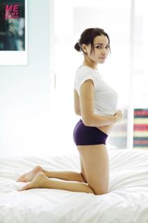 Jessica Parker Kennedy feet photo thumbnail