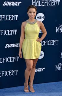 Jessica Parker Kennedy feet photo thumbnail