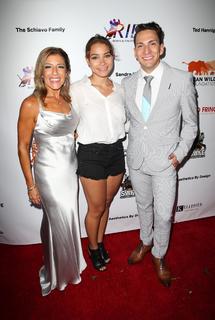 Jessica Parker Kennedy feet photo thumbnail