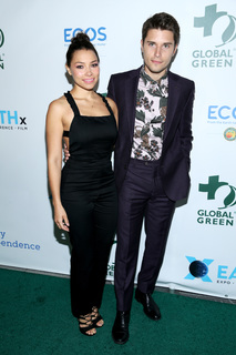 Jessica Parker Kennedy feet photo thumbnail