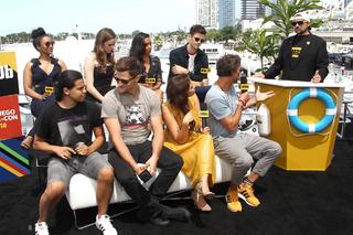 Jessica Parker Kennedy feet photo thumbnail