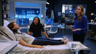 Jessica Parker Kennedy feet photo thumbnail
