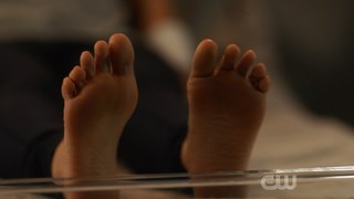 Jessica Parker Kennedy feet photo thumbnail