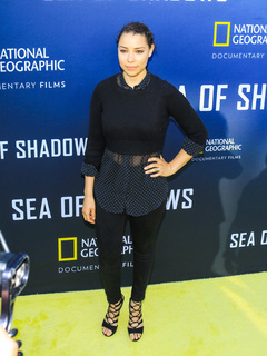 Jessica Parker Kennedy feet photo thumbnail