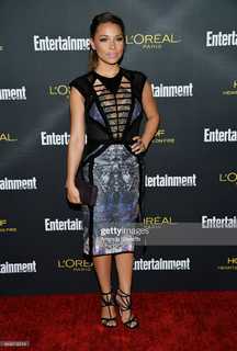 Jessica Parker Kennedy feet photo thumbnail