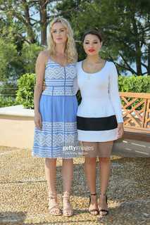 Jessica Parker Kennedy feet photo thumbnail
