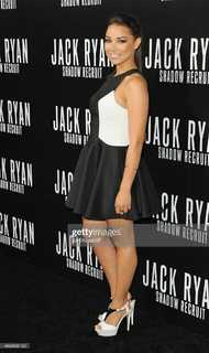 Jessica Parker Kennedy feet photo thumbnail