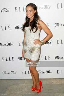 Jessica Parker Kennedy feet photo thumbnail