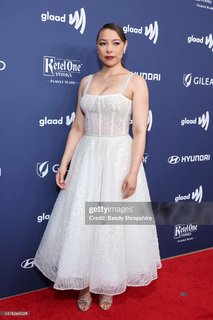 Jessica Parker Kennedy feet photo thumbnail