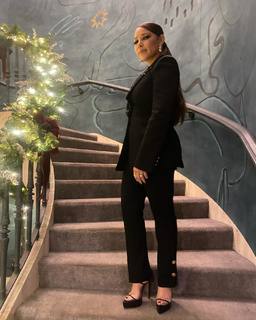 Jessica Parker Kennedy feet photo thumbnail