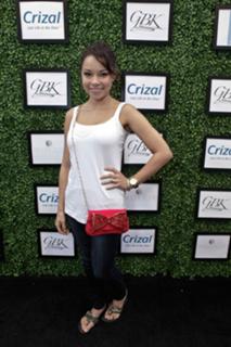 Jessica Parker Kennedy feet photo thumbnail
