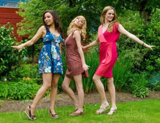 Jessica Parker Kennedy feet photo thumbnail