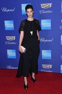 Jessica Paré feet photo thumbnail