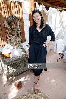 Jessica Paré feet photo thumbnail