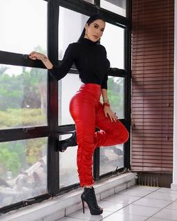 Jessica Pereira feet photo 1