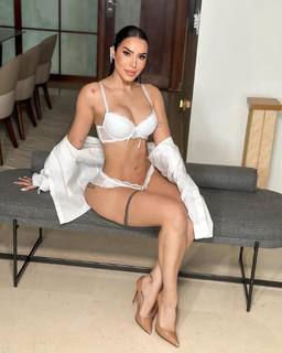 Jessica Pereira feet photo 3