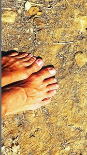 Jessica Polsky feet photo 5