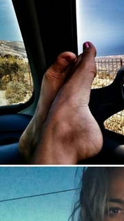 Jessica Polsky feet photo 4