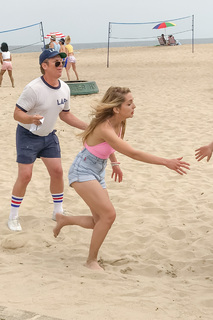 Jessica Rothe feet photo thumbnail