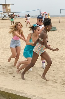 Jessica Rothe feet photo thumbnail
