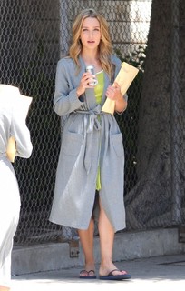 Jessica Rothe feet photo thumbnail