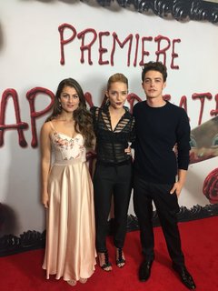 Jessica Rothe feet photo thumbnail