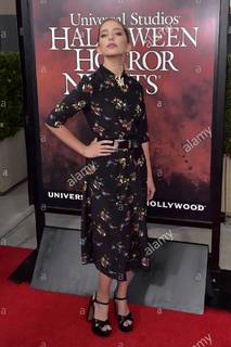Jessica Rothe feet photo thumbnail