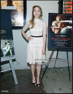 Jessica Rothe feet photo thumbnail