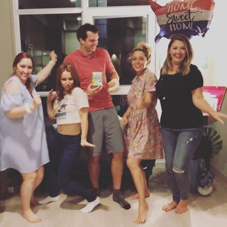 Jessica Rothe feet photo thumbnail