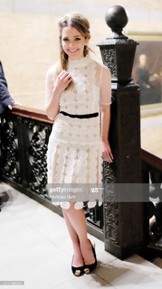 Jessica Rothe feet photo thumbnail